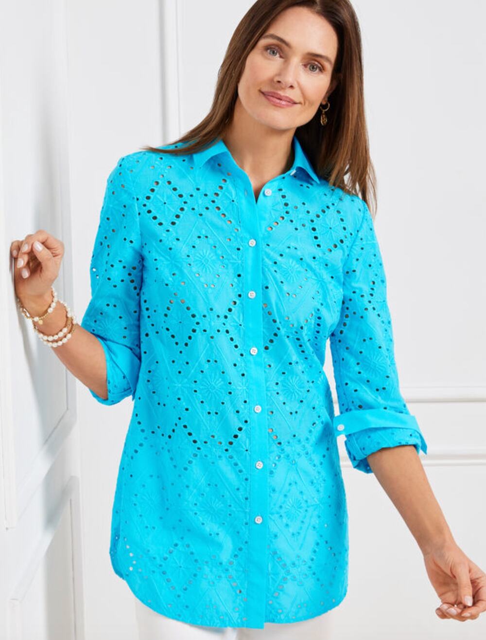 Talbots Womens M Blue Eyelet Boyfriend Button Up Long Sleeve Shirt Beach Casual